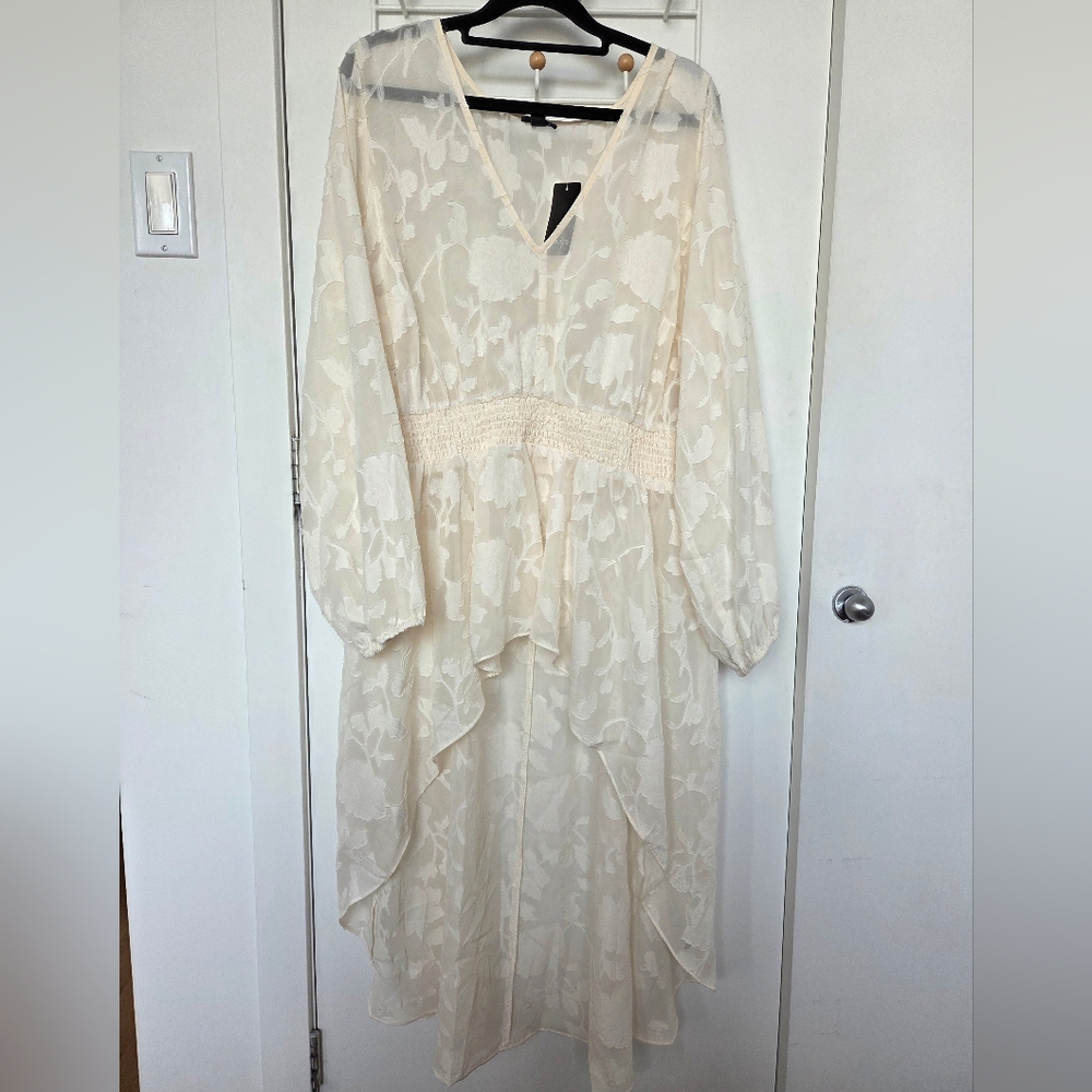 Torrid Cream Floral Long Sleeve High-Low Top NWT